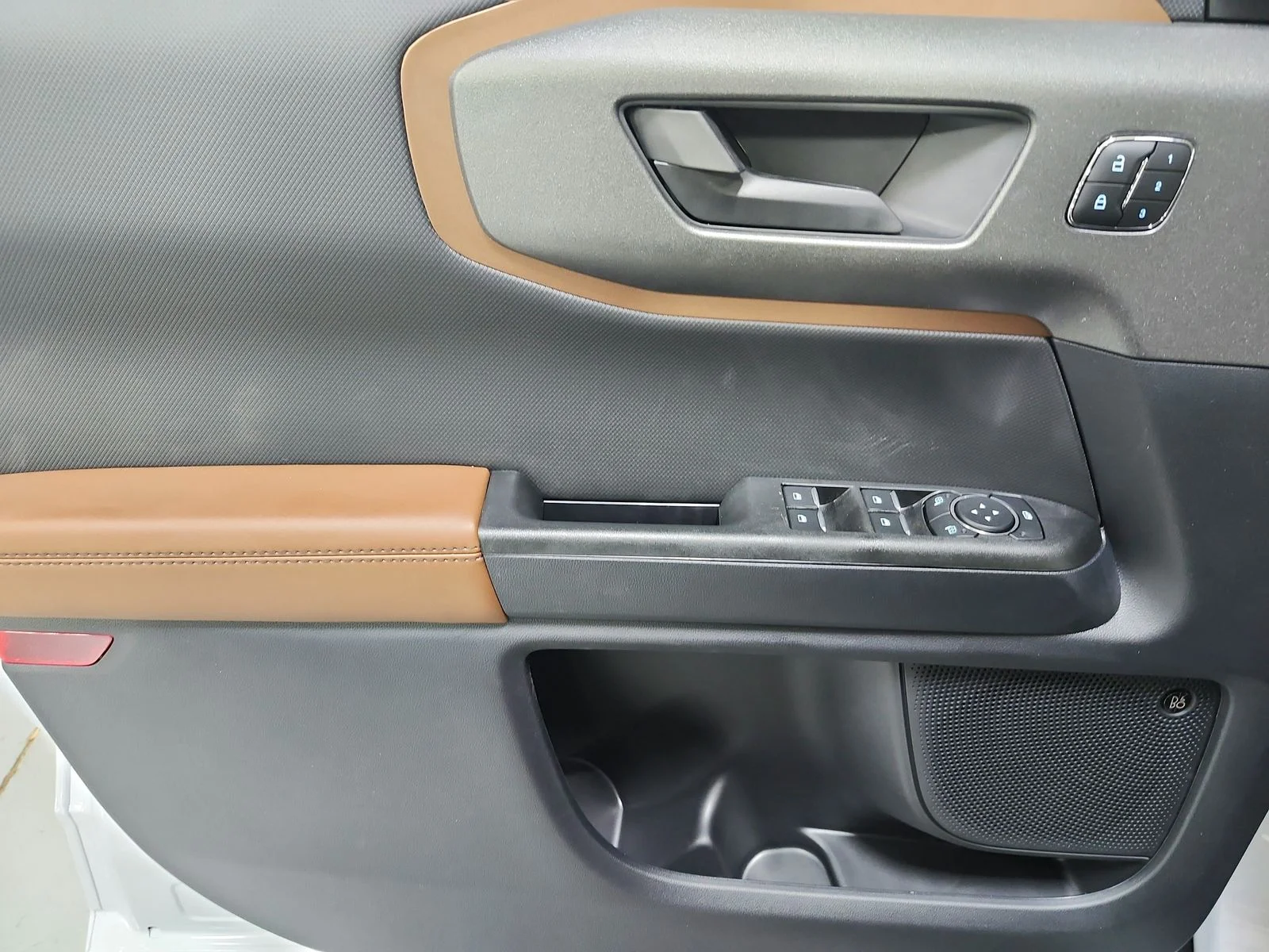 New 2026 Space White Metallic Ford Outer Banks® image 37