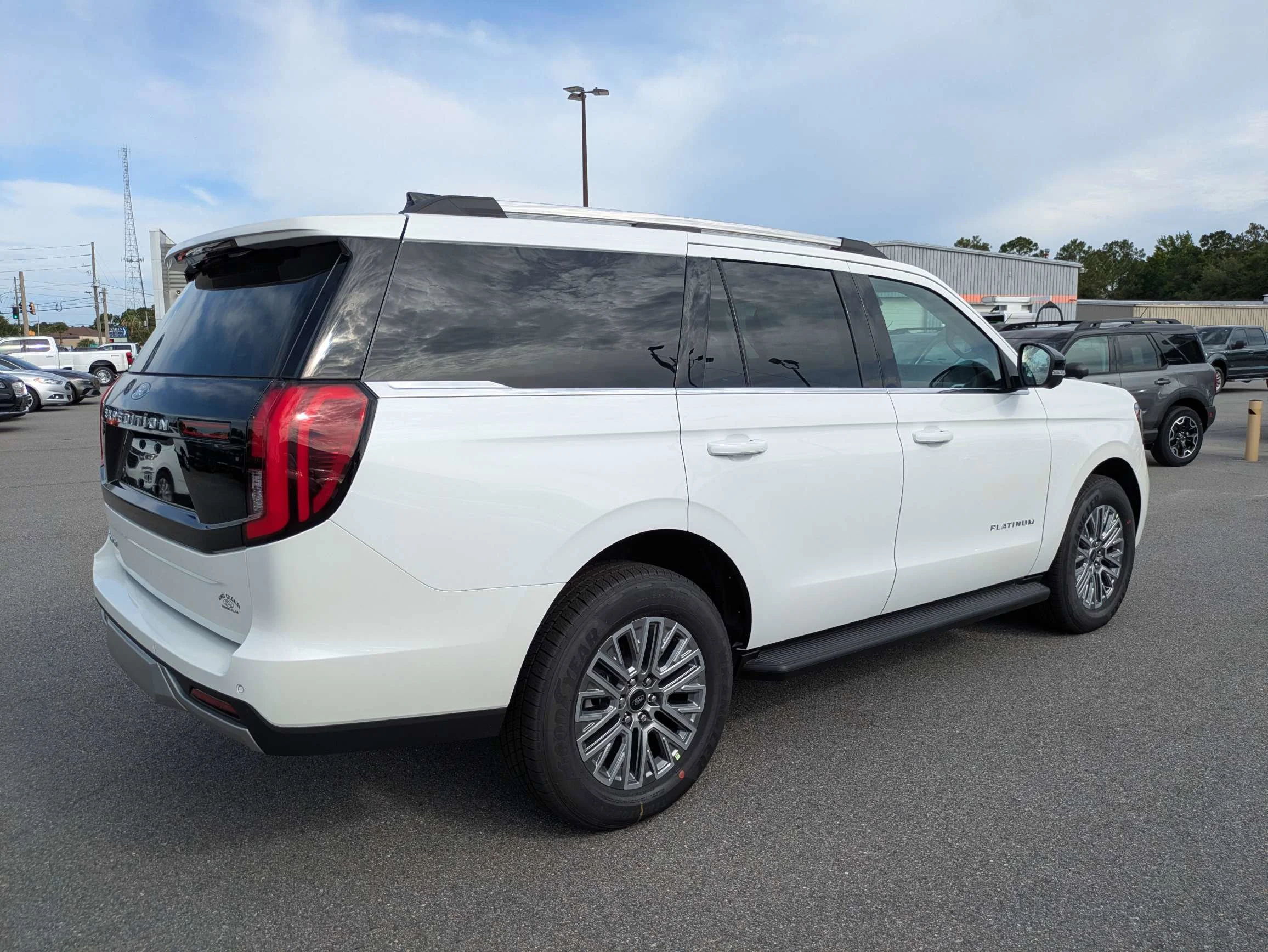 New 2026 Star White Metallic Tri-Coat Ford Platinum® image 4