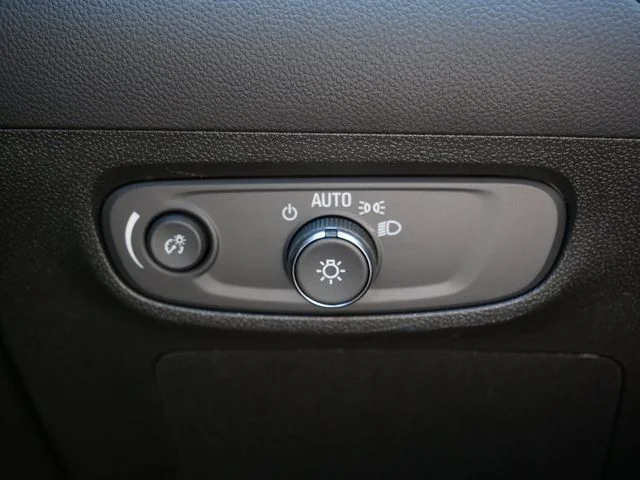Used 2025 Summit White Buick Sport Touring image 17