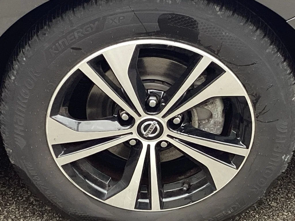 Used 2022 Gray Nissan SV image 22