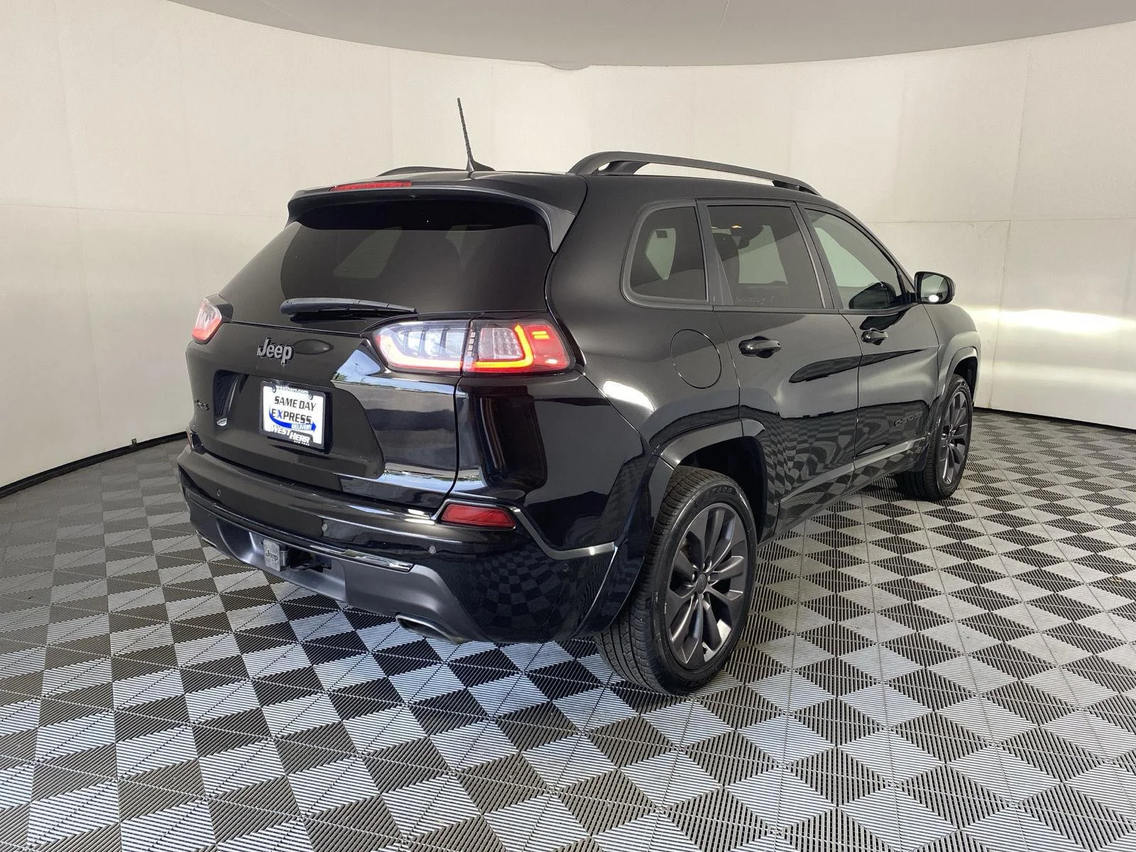 Used 2021 Diamond Black Crystal Pearlcoat Jeep High Altitude image 9