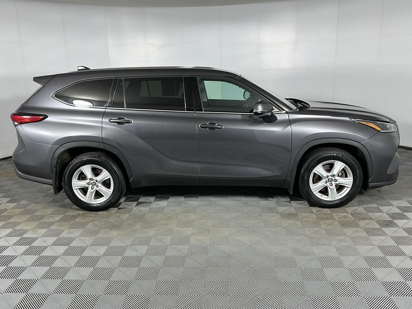 Used 2021 Magnetic Gray Metallic Toyota LE image 28