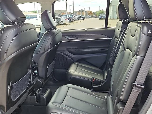 Used 2024 Silver Zynith Jeep Limited 4x4 image 8