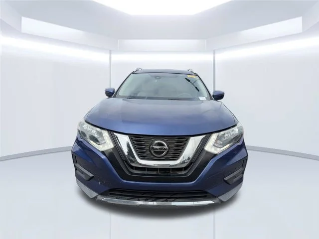 Used 2020 Blue Nissan SV image 2