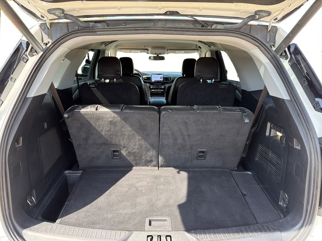 Used 2022 White Ford Limited image 13
