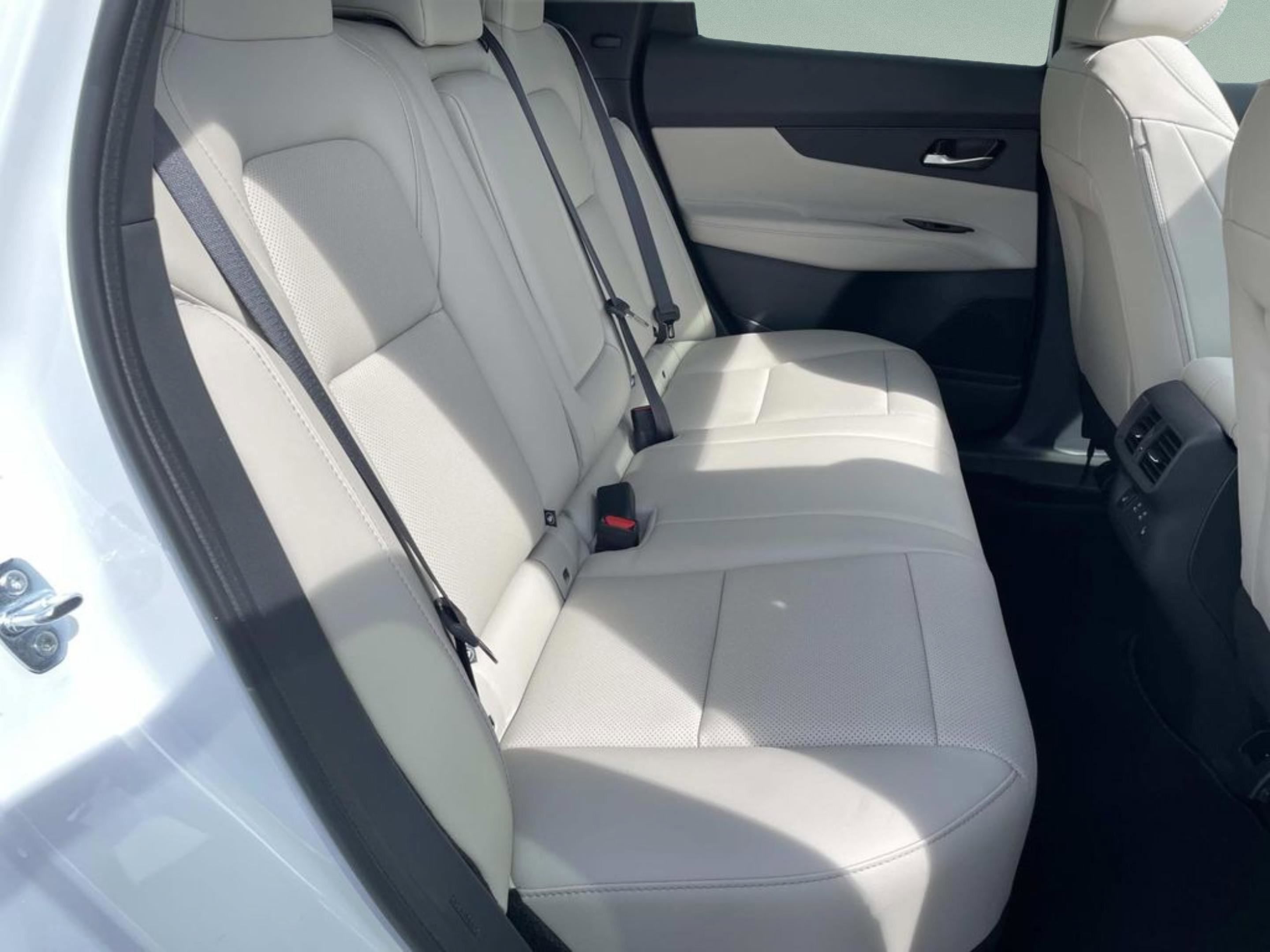 New 2026 Everest White Pearl TriCoat Nissan SL image 15