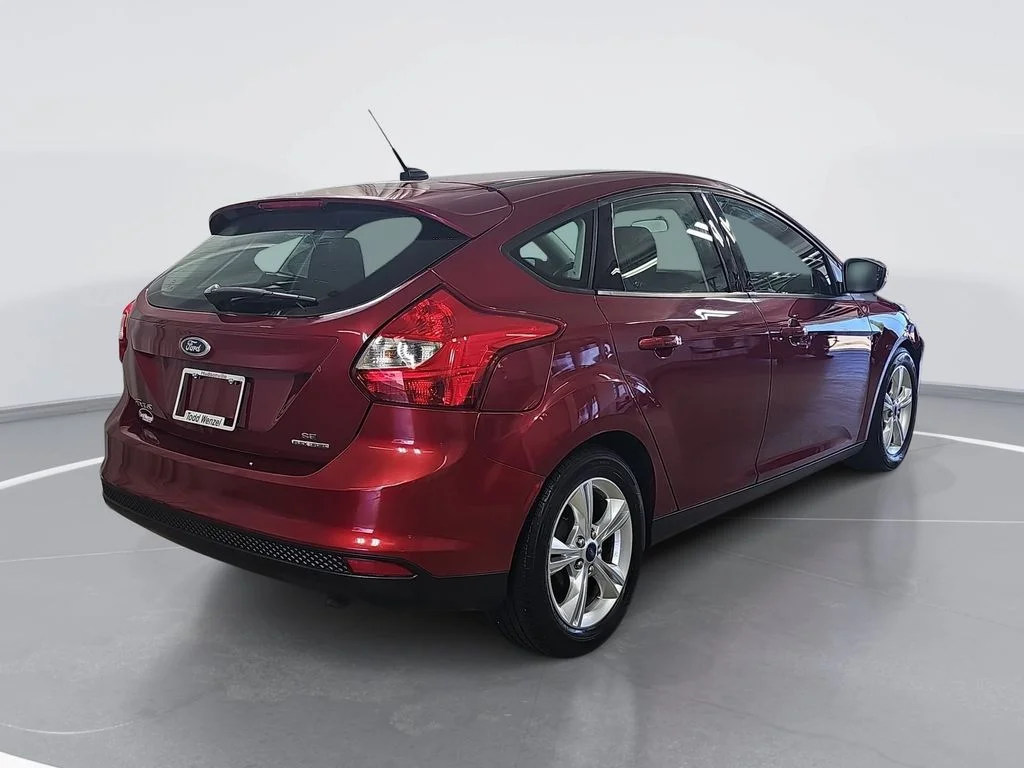 Used 2014 Red Ford SE image 3