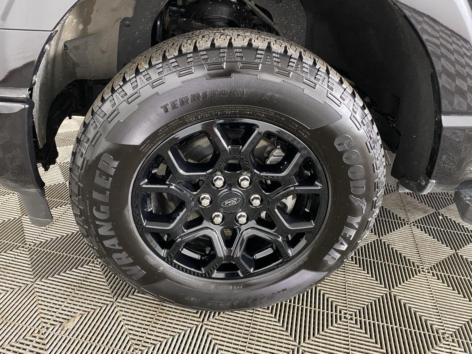 Used 2025 Agate Black Ford XLT image 27