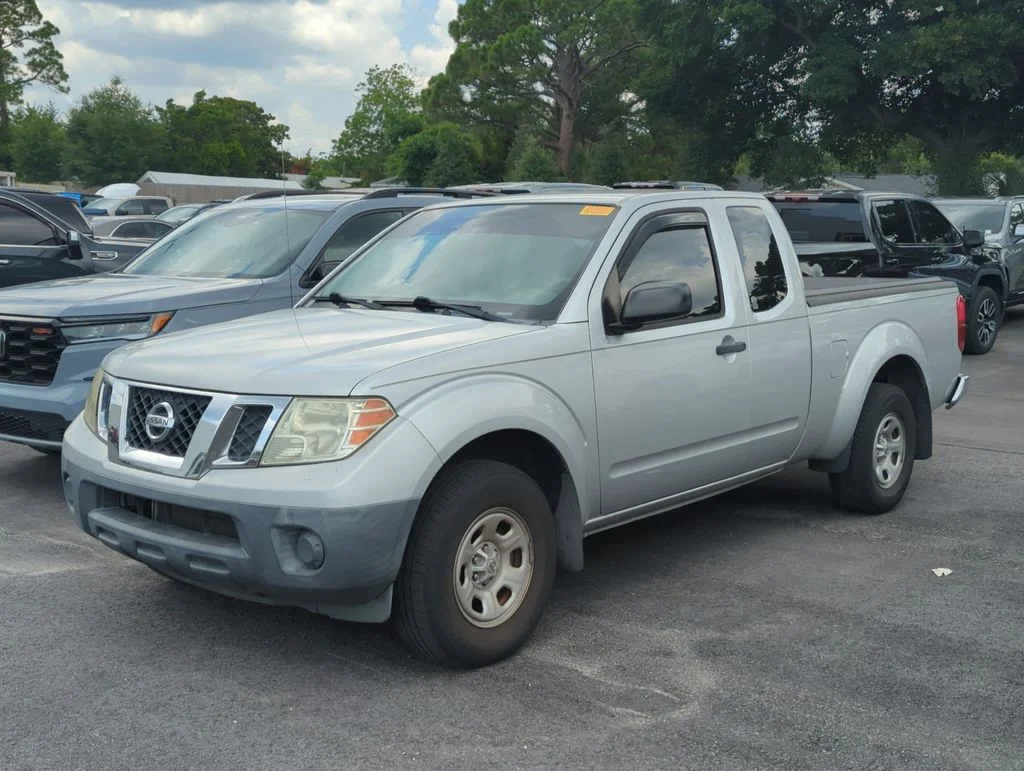 Used 2015 Silver Nissan S image 2