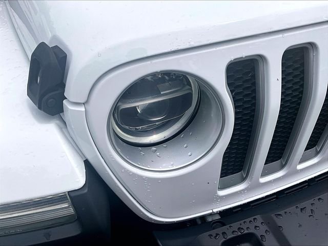Used 2021 Bright White Clearcoat Jeep Unlimited Sahara image 30