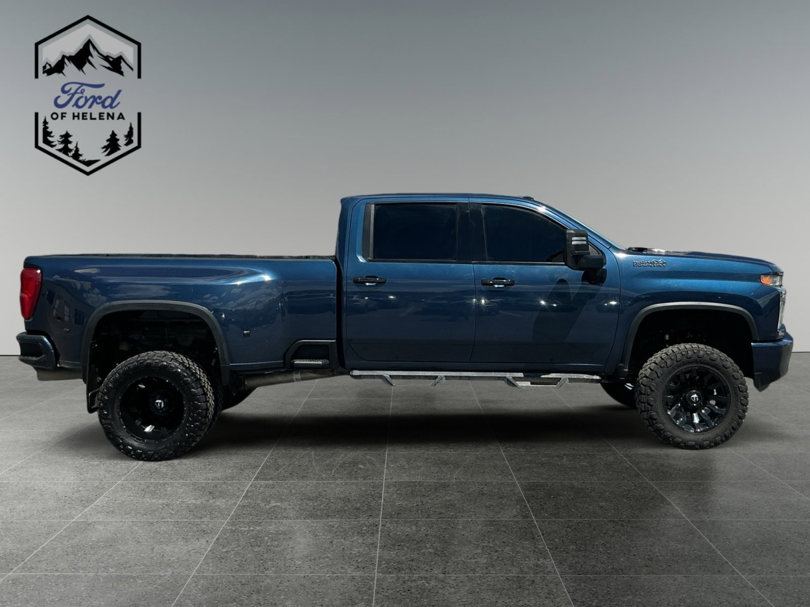 Used 2021 Blue Chevrolet High Country image 6