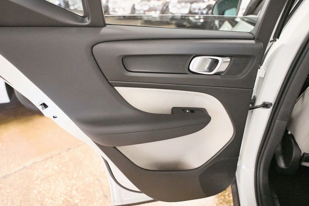 2026 Volvo XC40 Plus - Photo 12