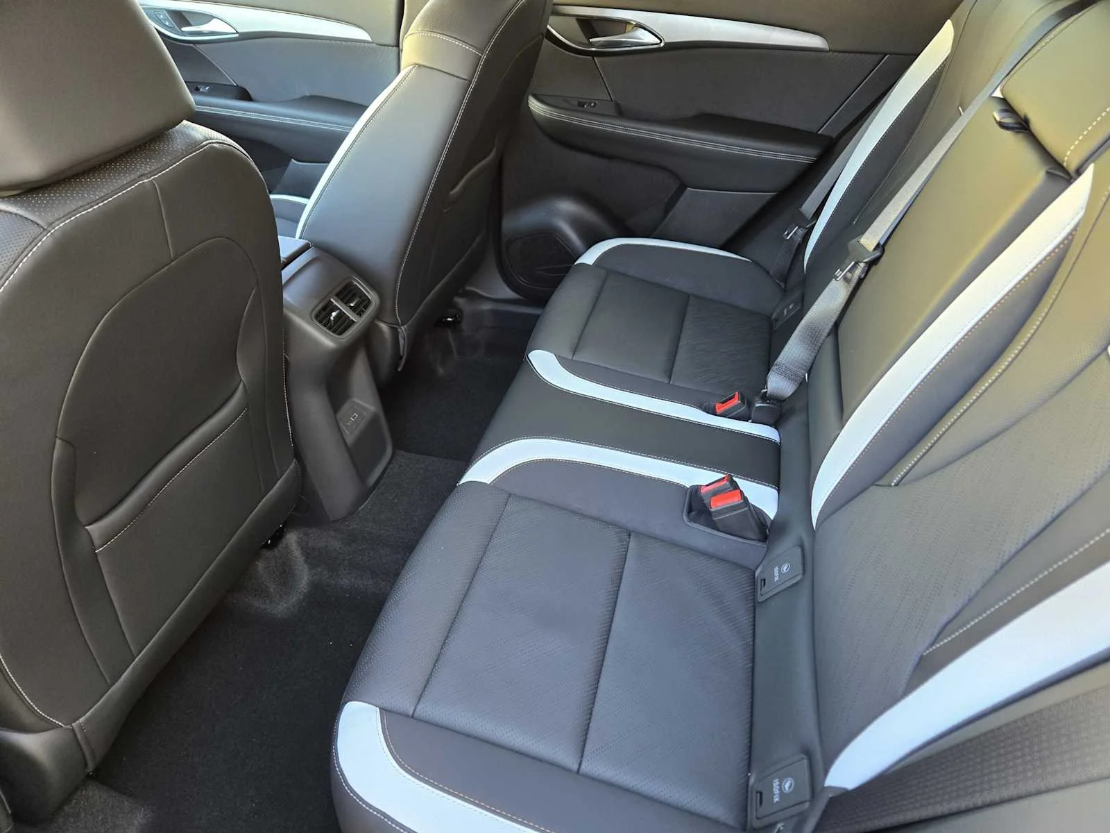 2026 Buick Envision Sport Touring - Photo 18
