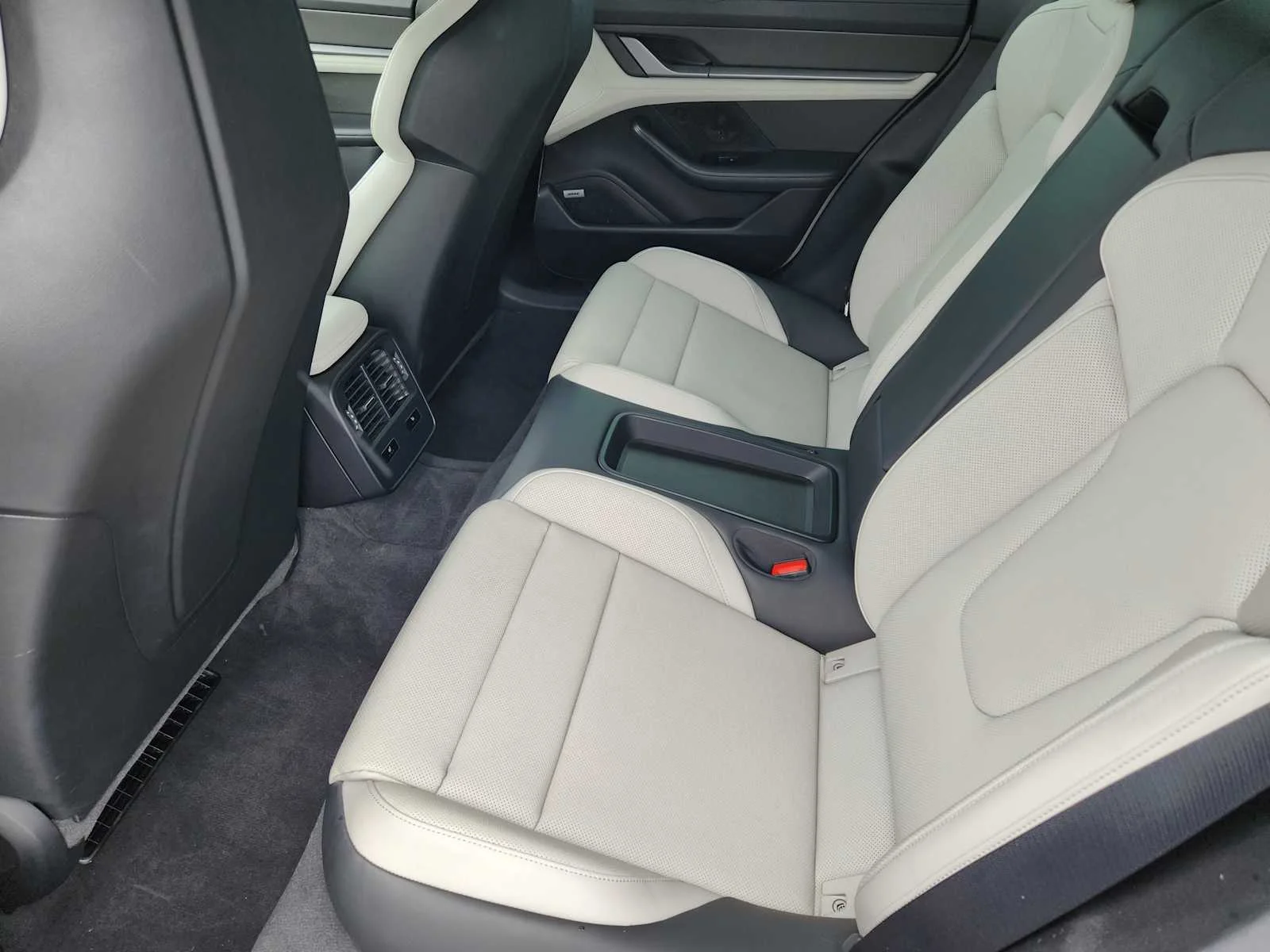 2021 Porsche Taycan Turbo S - Photo 27