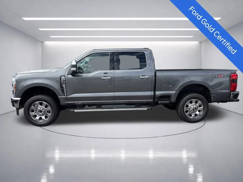 Used 2025 Carbonized Gray Metallic Ford Lariat image 3