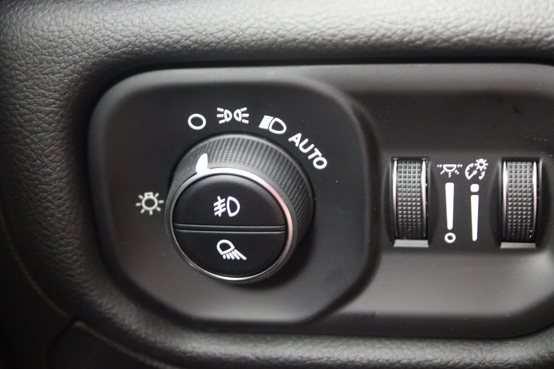 2026 RAM 1500 Laramie - Photo 13