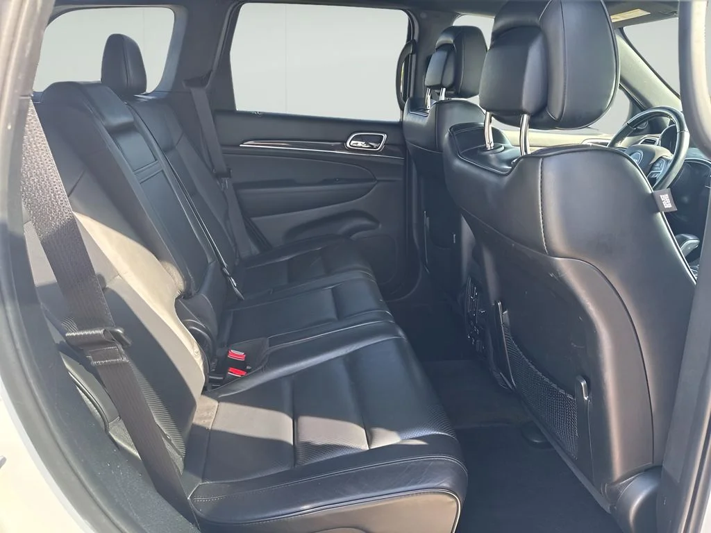Used 2018 Ivory 3-Coat Jeep Overland image 18