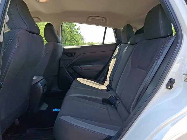 Used 2024 White Subaru Base image 11