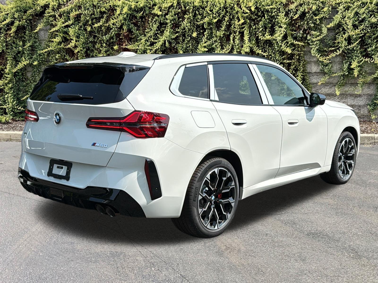 New 2026 Alpine White BMW M50 xDrive image 4