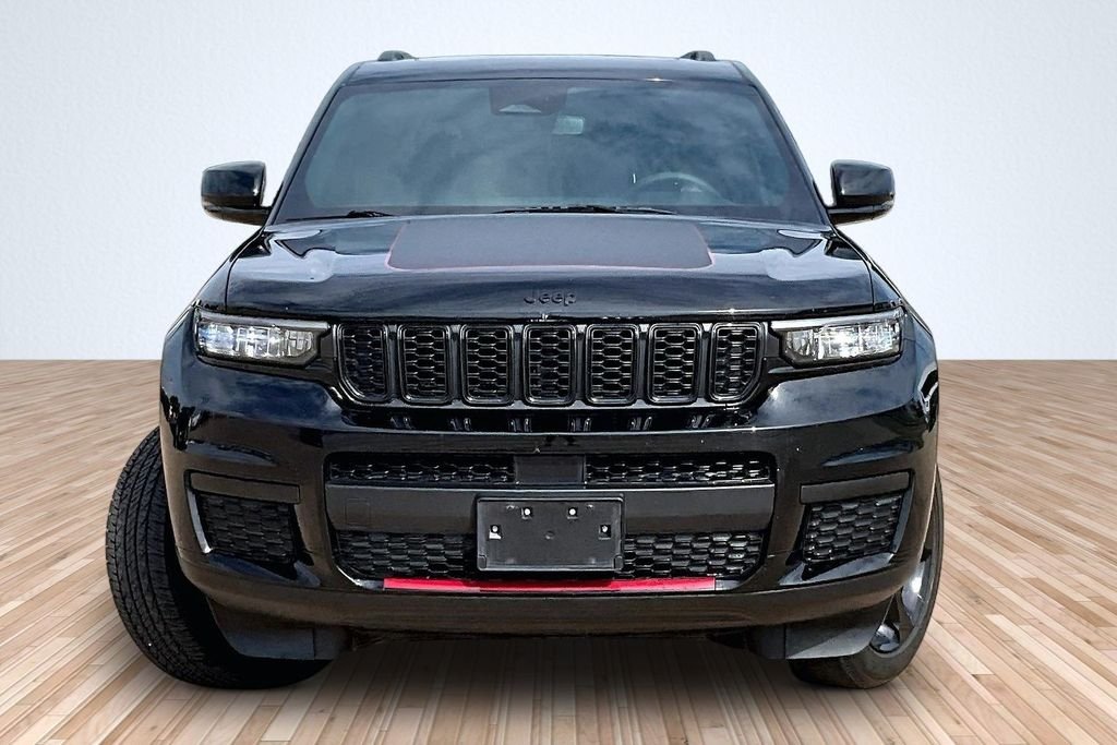 Used 2023 Black Jeep Altitude image 3