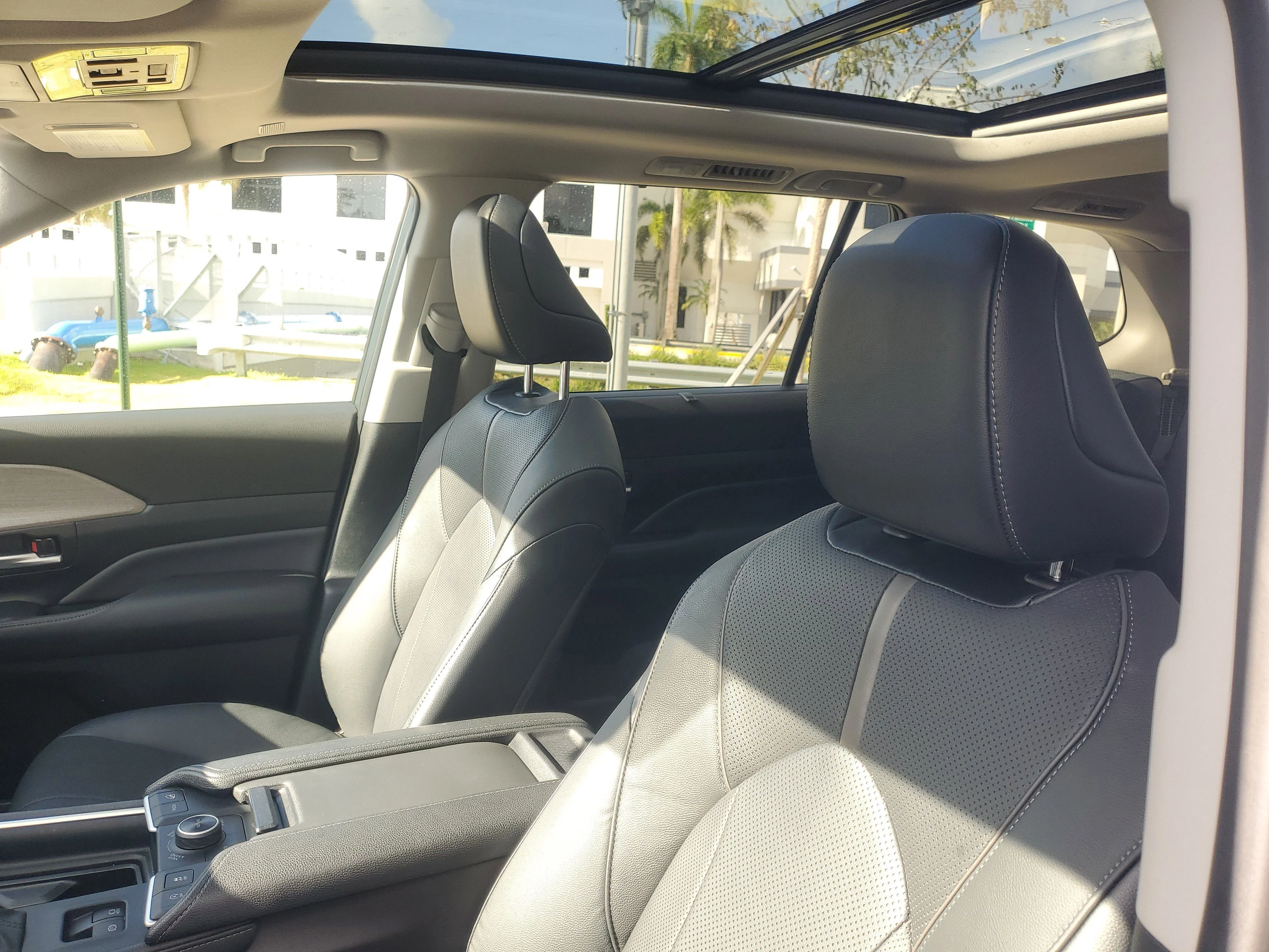 Used 2024 Cloud Toyota Platinum image 18
