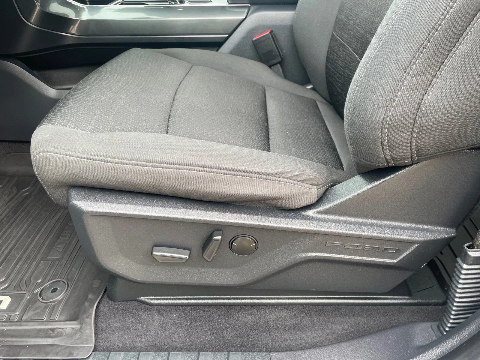 Used 2023 GREY Ford XLT SuperCrew 302A image 15