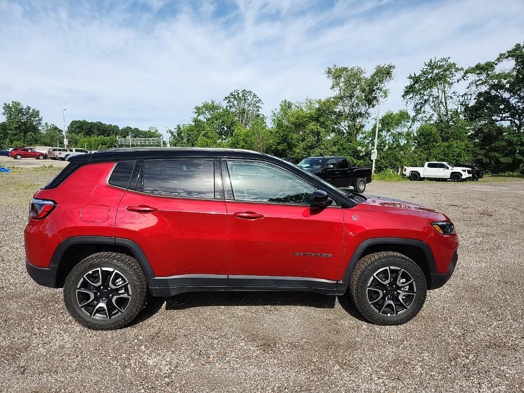 Used 2025 Red Hot Pearlcoat Jeep Trailhawk image 8