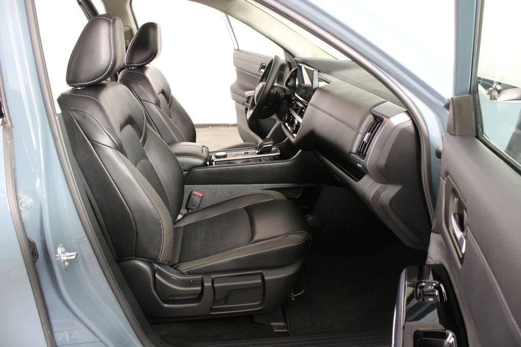 Used 2026 Green Nissan SL image 19