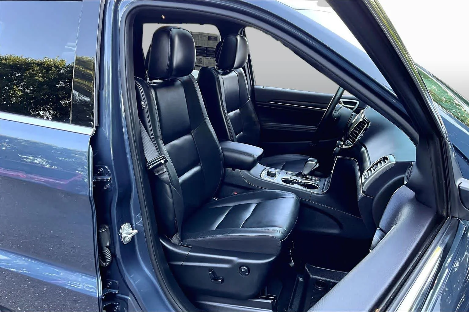 Used 2021 Slate Blue Pearlcoat Jeep Limited image 8