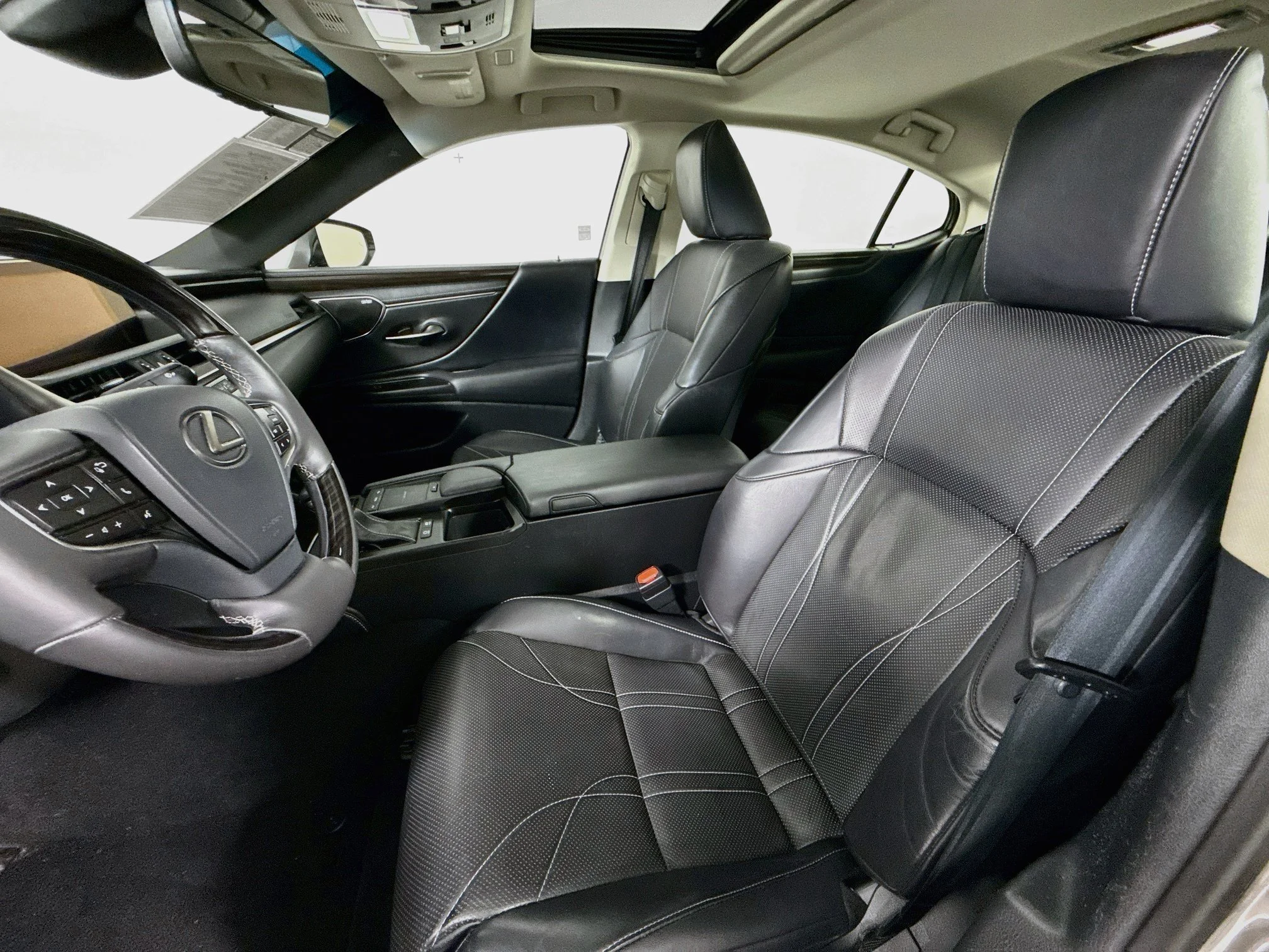 Used 2019 Silver Lexus 300h Luxury image 11