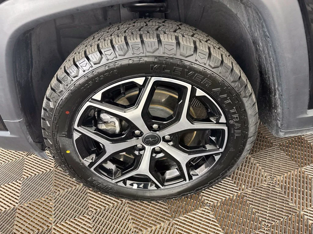 Used 2025 Black Jeep Limited image 30