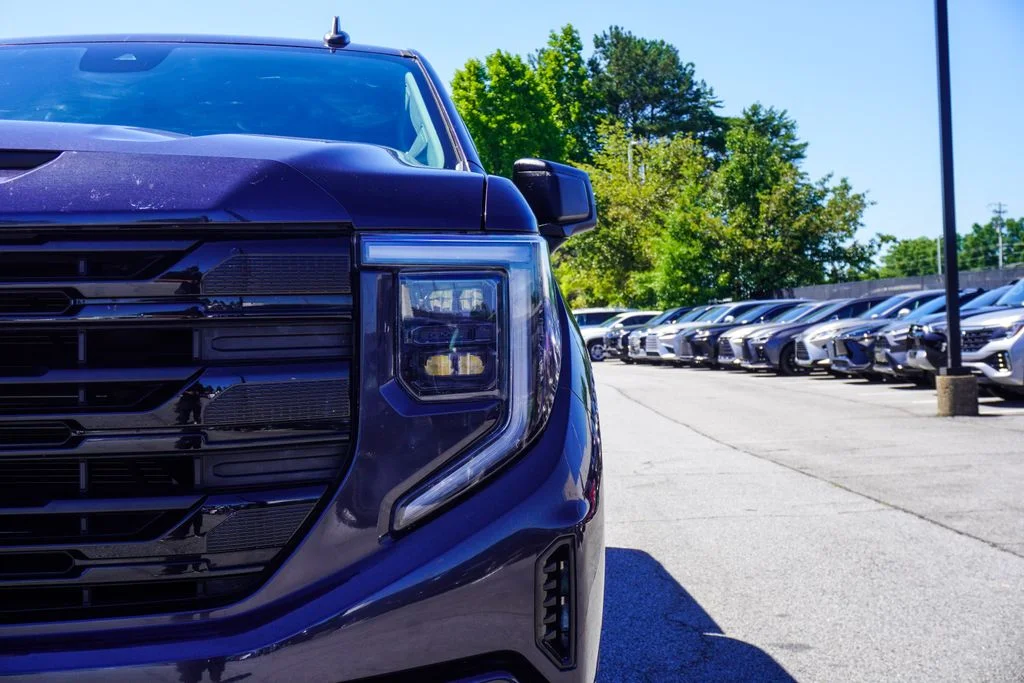 Used 2023 Silver GMC Elevation image 35