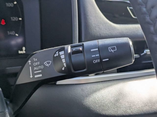 Used 2025 White Mitsubishi SE image 30