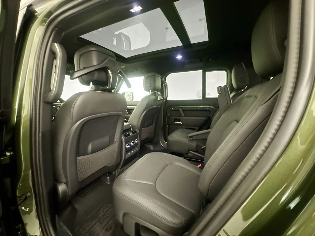 New 2026 Woolstone Green Land Rover X-Dynamic SE image 22