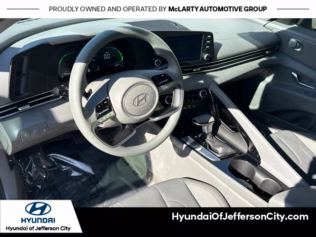 Used 2025 White Hyundai Blue image 12