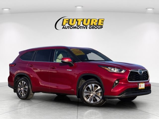 Used 2020 Red Toyota XLE image 1