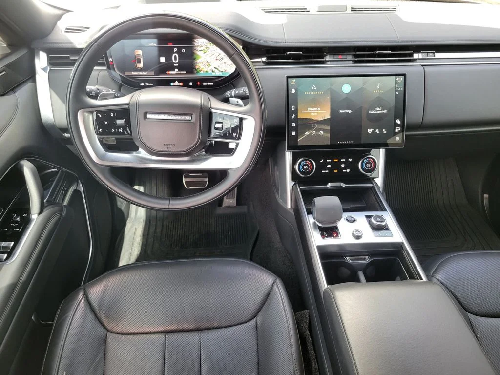 Used 2023 Gray Land Rover SE image 13