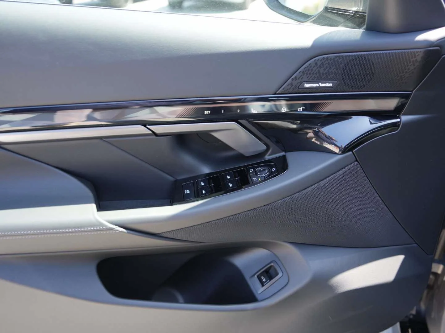 New 2027 Oxide Grey Metallic BMW 530i image 21