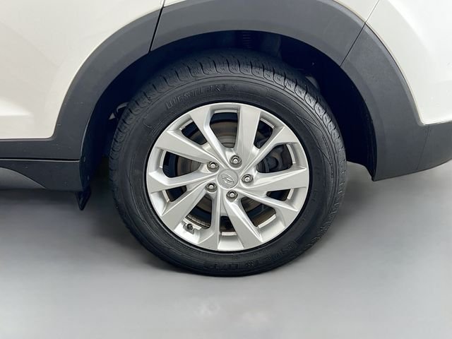 Used 2020 White Hyundai SE image 31