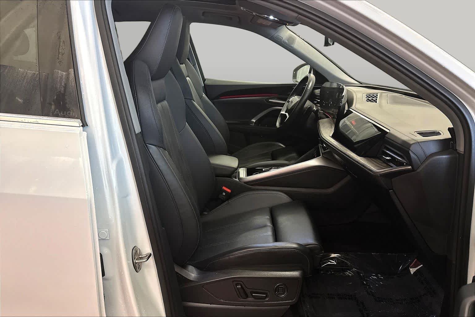 Used 2025 Glacier White Metallic Audi Premium Plus image 9