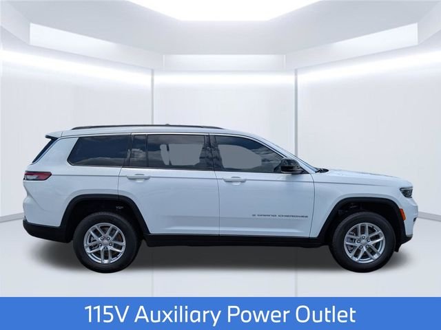 New 2026 Bright White Clear-Coat Exterior Paint Jeep Laredo X image 8
