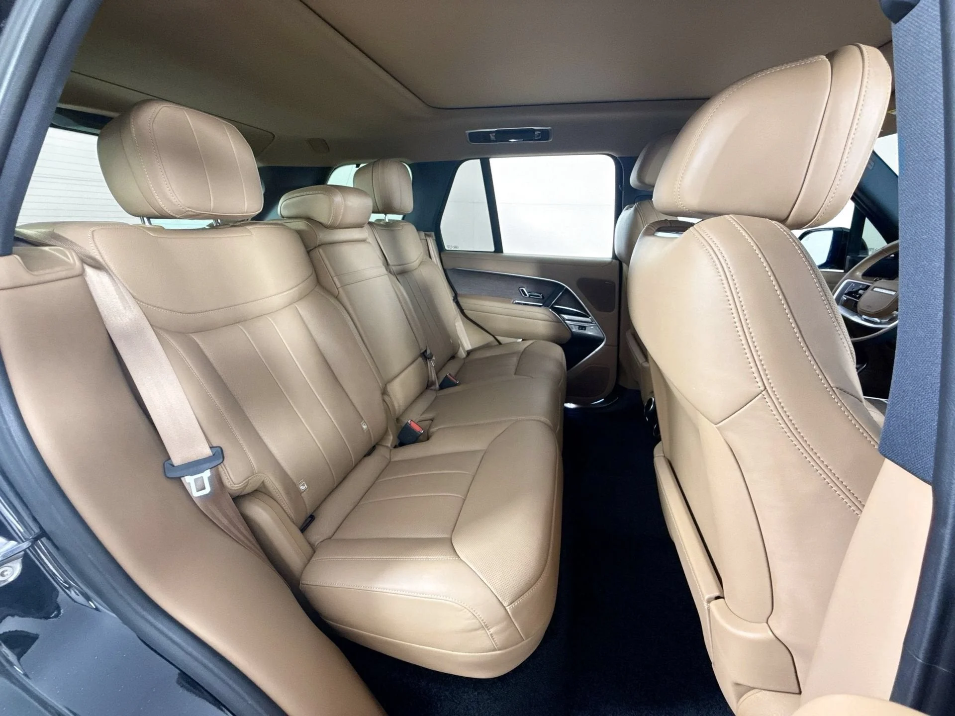 Used 2023 Santorini Black Metallic Land Rover SE image 22