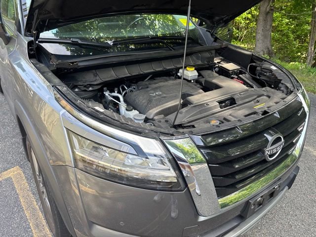 Certified Used 2023 2 Tone Gun / Black Roof Nissan SL image 18