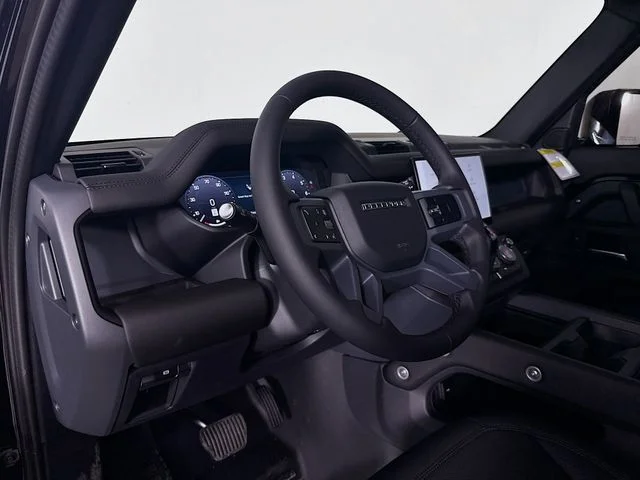 Used 2025 Black Land Rover S image 9