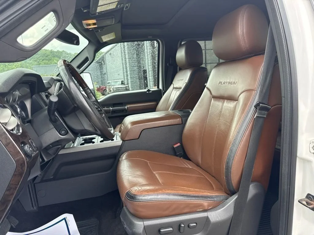 Used 2014 White Platinum Clearcoat Metallic Ford Platinum image 16