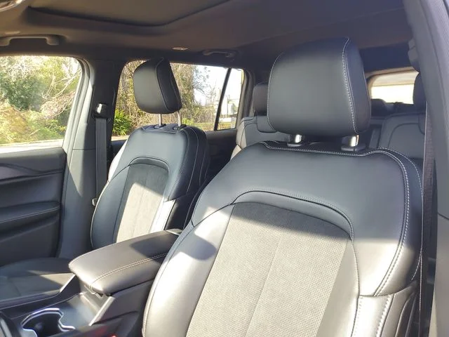 New 2025 Baltic Gray Metallic Clear-Coat Exterior Paint Jeep Altitude X image 14