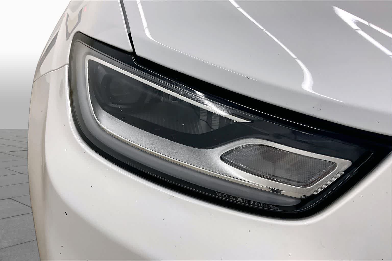 Used 2024 Bright White Clearcoat Chrysler Touring L image 27