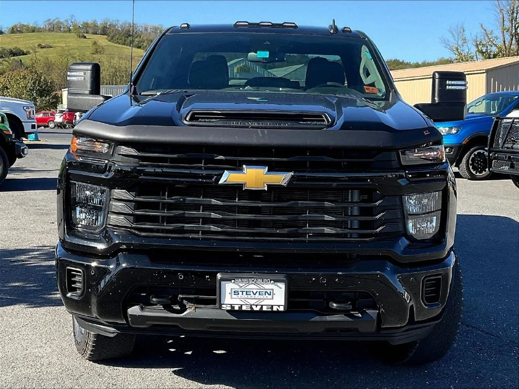 Used 2025 Black Chevrolet Custom image 11
