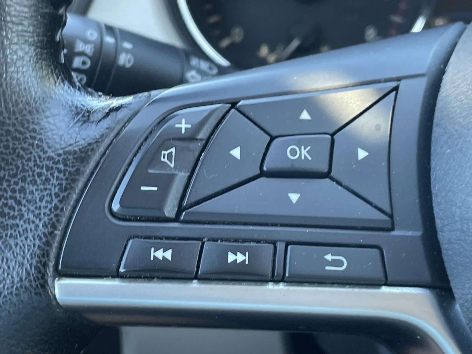 Used 2020 Silver Nissan SV AWD Xtronic CVT image 25