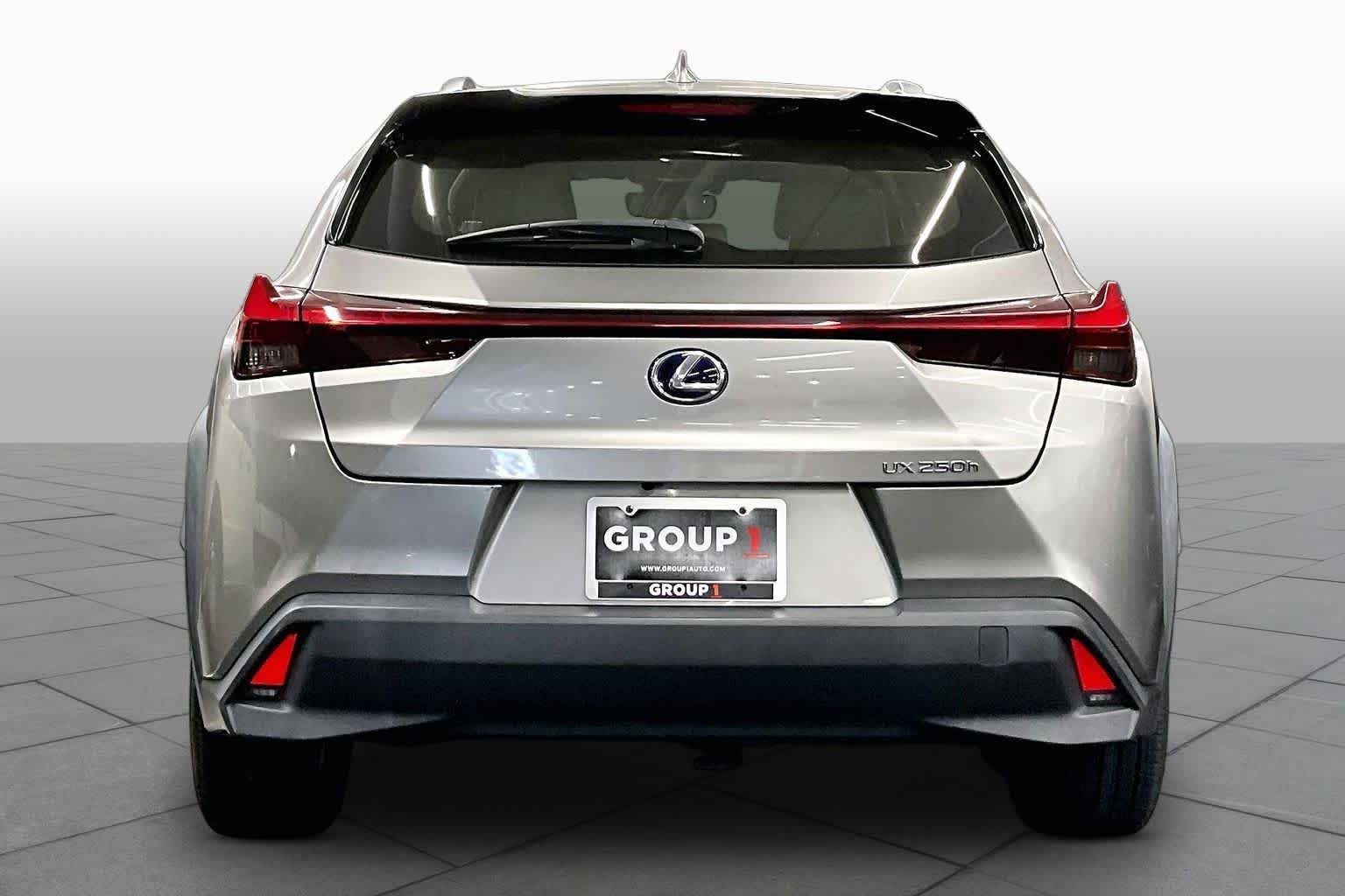 Used 2019 Atomic Silver Lexus  image 4
